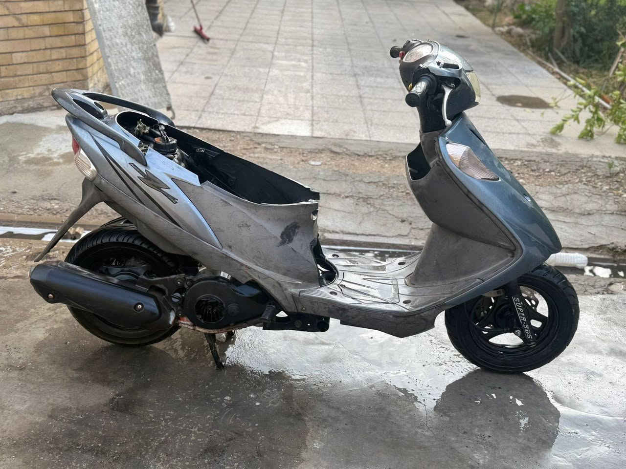 متاح سازوكي ادرس ياباني  السرعه140 رمبه برغي ممفتوح بيهه دراجه مال حاويه أول تبديلة دهن الهه صارلهه 10تيام ***********
