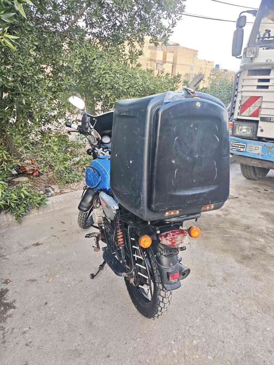 سلام عليكم بوكسر موديل 21 مجفت مكينه جديده كلشي مبدل بيها نقصها سلف وقاعده مال بك لايت والدشبول تجاري رايدها بواحد .. مليون وبيها مجال مكاني بغداد مدينه الصدر 
***********
