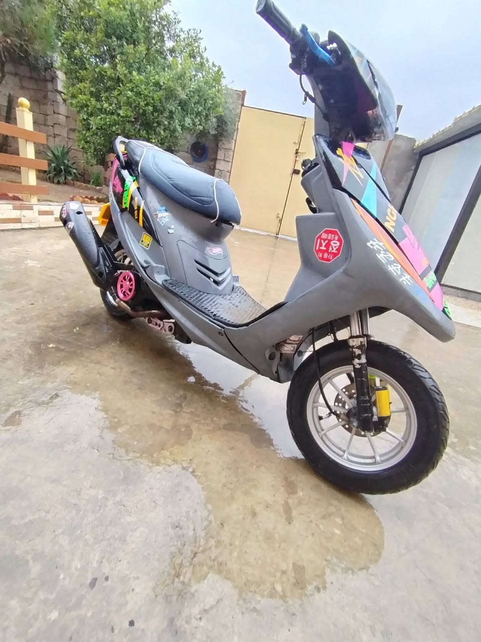 اسلام عليكم درجا ماكس عدلا ١٢٠ مكينا ٥٥ شرط تحريكا ومعدل نار دراجة بيها تزويد شيال وقطرا دهن يدات بريك قبق افلوين صلنصا افام ويل مشيف دبلات الأمامي كفرات ختم وحد موشمات  الدراجا منقصها كلشي جهزا السعر ٦٥٠ وبيها مجال شي قليل مكان موصل جانب الأيمن بل يرموك رقم ***********
