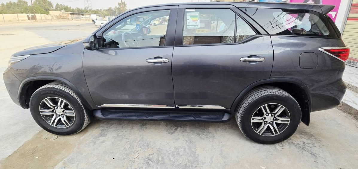 تويوتا فورجنر  2023 خليجي
رقم بغداد دولي ابسمي تحويل مباشر 
السيارة شبه زيرو ماشية 28 الف حقيقي 
محرك 4 سلندر 2700
نضام eco الاقتصادي 
شاشه كامره دواره تحكم استيرن 
حساسات خلفيه واماميه ثلاجة
 اسبير مانازل مواصفات كلش حلؤه بيه 
مانع انزلاق 
مرايا جانبية كهرباء 
لد زينون اصلي 
تبريد 3 قطع 
عدد المقاعد 7
السعر 275 وبيه مجال للشراي 
 البيع للاستفسار الاتصال ***********
العنوان بغداد الرصافة
