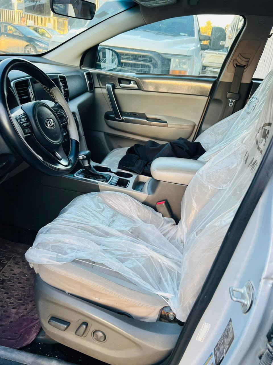 سلام عليكم سبورتج موديل 2018 بيه صبغ حزام سياره نضيفه كشن كهربائي شاشه تدفه كشنات سياره جاهزه رقم بغداد بسامينه تحويل ثاني يوام سعر(115) بيه مجال بصيط الاتصال *********** ///***********
