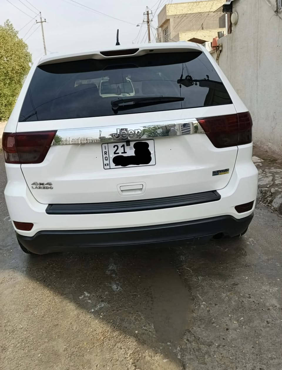 السلام عليكم
جيب لاريدو للبيع 
مديل 2012 وارد أمريكي كلين بدون حادث بدون ضربه مواصفات نصف فول بيه شويه صبغ مذكور بل سونا والباقي مكفولة كفاله عامه 
كير مكينه مكفول حداديه كله جديد تخم تاير جديد السعر 175وبيه مجال السياره بل زعفراني رقم الهاتف ***********
