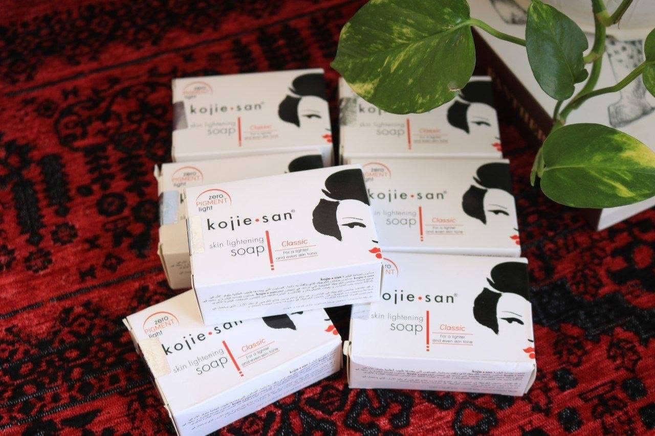 🧼✨ صابونة كوجي سان الأصلية – الغنية عن التعريف 💯
#الأصلية #الفلبينية 🇵🇭

صابونة Kojie San الشهيرة اللي توصّي بيها أغلب أطباء الجلدية 👩‍⚕️👨‍⚕️
تحتوي على حمض الكوجيك الفعال لتفتيح البشرة وتوحيد اللون 🌟
تنظّف، تفتح، وتخلي بشرتچ ناعمة ومتوهجة 😍

🧴 طريقة الاستخدام:
استعمليها يومياً للوجه والجسم مثل الصابون العادي ✔️

متوفرة الآن .. لا تفوتين الفرصة! 😉


**إذا كنت صاحب هذا الإعلان وتريد حذفه لأي سبب، رجاءا أرسل رسالة إلى الدعم الفني**