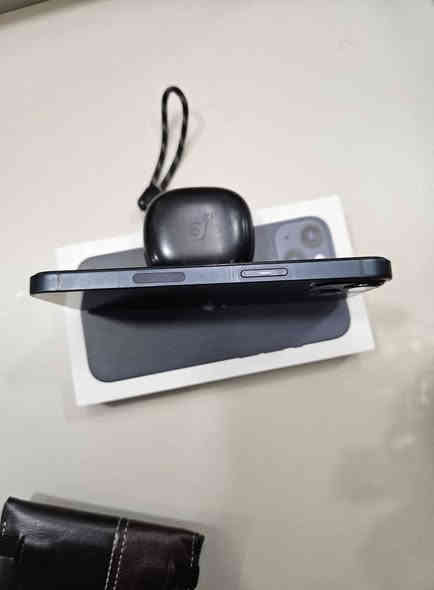 ايفون 13  عادي ذاكرة 128
بطارية ٧٩
جهاز ممفتوح ويا كارتونة مالتة
مكاني بغداد الحرية 
***********
سعر 350 الف
