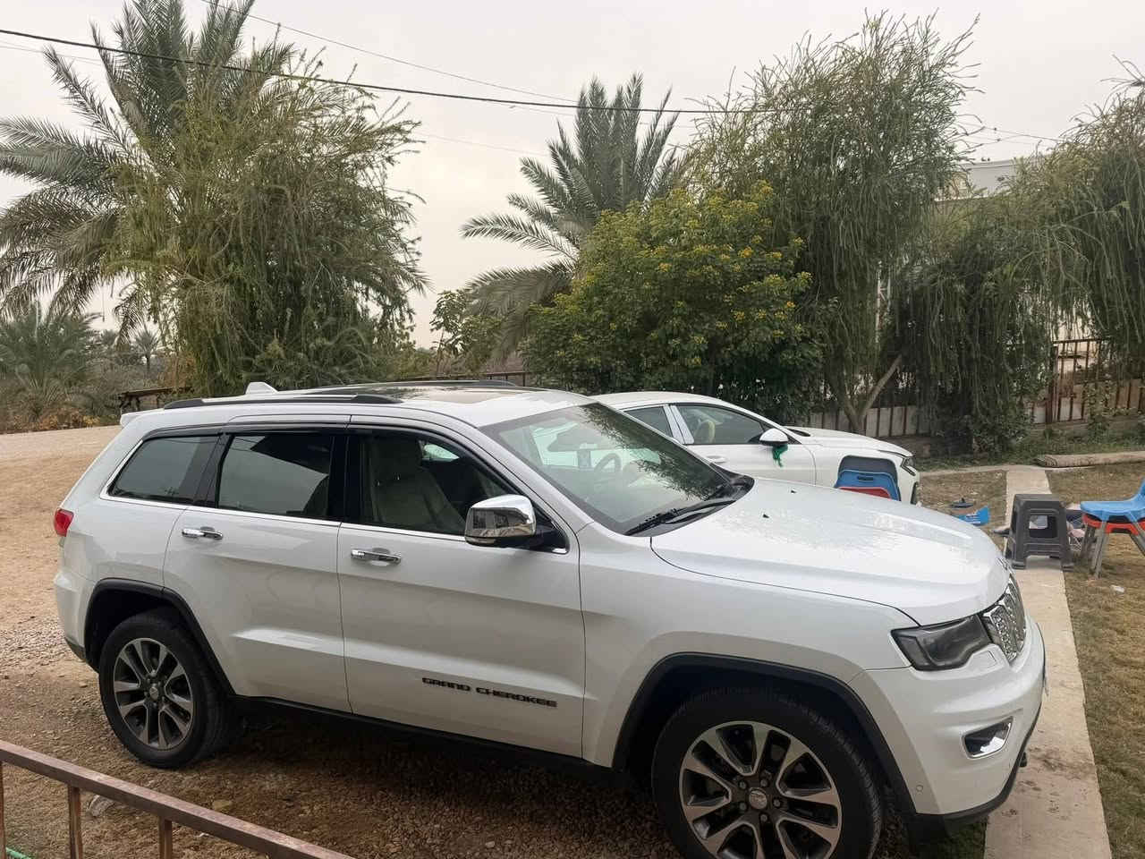 جيب لاريدو موديل2018
رقم بغداد إنكليزي 
خليجي كفاله عامه 
شرط التحويل سنويه جديده هزه جديده 

مكفوله 

سياره فول مواصفات 1/1

كشنات جلد تحكم استيرن 

بصمة تشغيل +بصمة ابواب 

دخول ذكي..دفع رباعي 

كامره دواره ...شاشه قلاب 

صدر جديد طخم تاير جديد

 .سياره جاهزه مابيها نقص 

مكان السياره بابل 

***********
