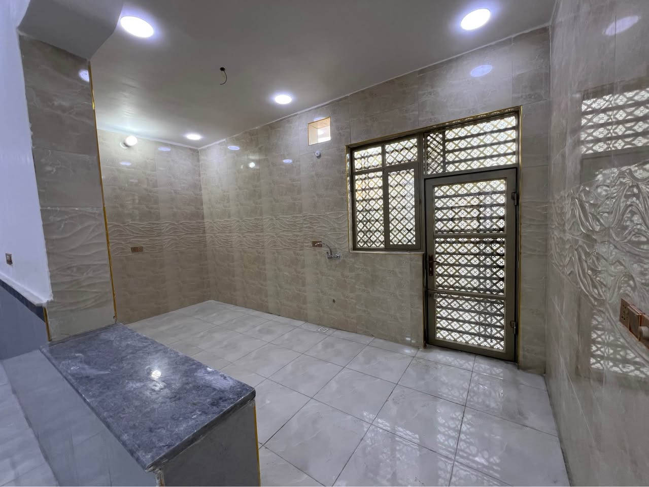 السلام عليكم و رحمةً لله و بركاته 
مشتملين البيع المساحه 120 متر + 100متر // ركن ع ساحه //
في منطقة شيشان الأولى قرب منطقة الصحفين //
ابناء حديث 💎
جميع الخدمات متوفره ✅
الاستفسار ع الأرقام التاليه 
الاتصال ***********
الواتساب *********** عمارة, ميسان
