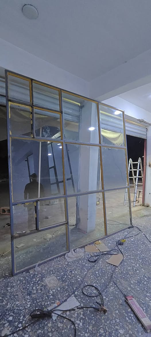 جام خانة للبيع قياس عرض 3متر في ارتفاع 290 العنوان جسرديالى القديم منطقة جامع طه للاستفسار ***********
