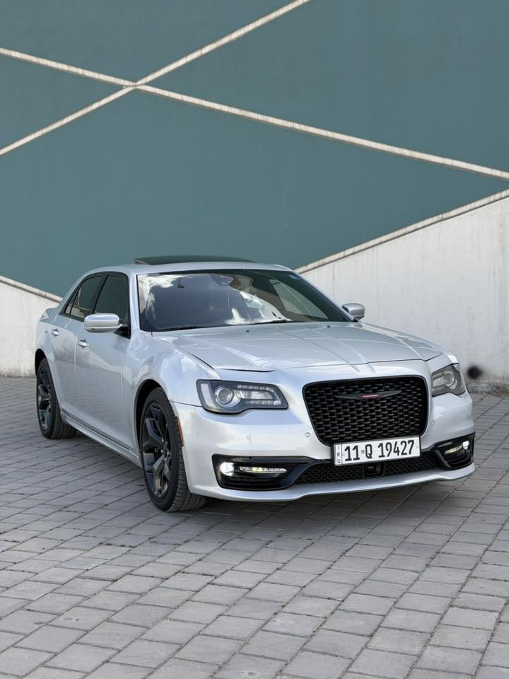 السلام عليكم
للبيع كرايسلر 300s 
موديل 2023 اصل 
محرك 3600 V6
فول مواصفات 1/1 اعلى فئة
بچم عريض SRT  
12 حساس امامي خلفي
رادار امامي
بردة خلفية 
بنوراما 
تدفئة تبريد كلاصات 
لايت زنون اوتو داينمك عدسة متحركة
گيچ 260 / K كيلو
كشنات حضن جلد كامل + تدفئة تبريد
تدفئة ستيرن 
كشنات الخلفية تدفئة
مري قلاب + تعتيم ذاتي كامل
سبايدر خلفي  SRT 
ويل كب نجمة حجم 20
اشاير بلمري
دمام خلفي 
السيارة فول للاخير كل المواصفات بيهة 
رقم بغداد بأسمي ماشية 34 الف كيلو 
السيارة بدون صبغ بدون تبديل بارد بنيد وجاملغ  وبيهة سونار
السعر ٢٦٨ ورقة 
***********
مكاني بغداد
