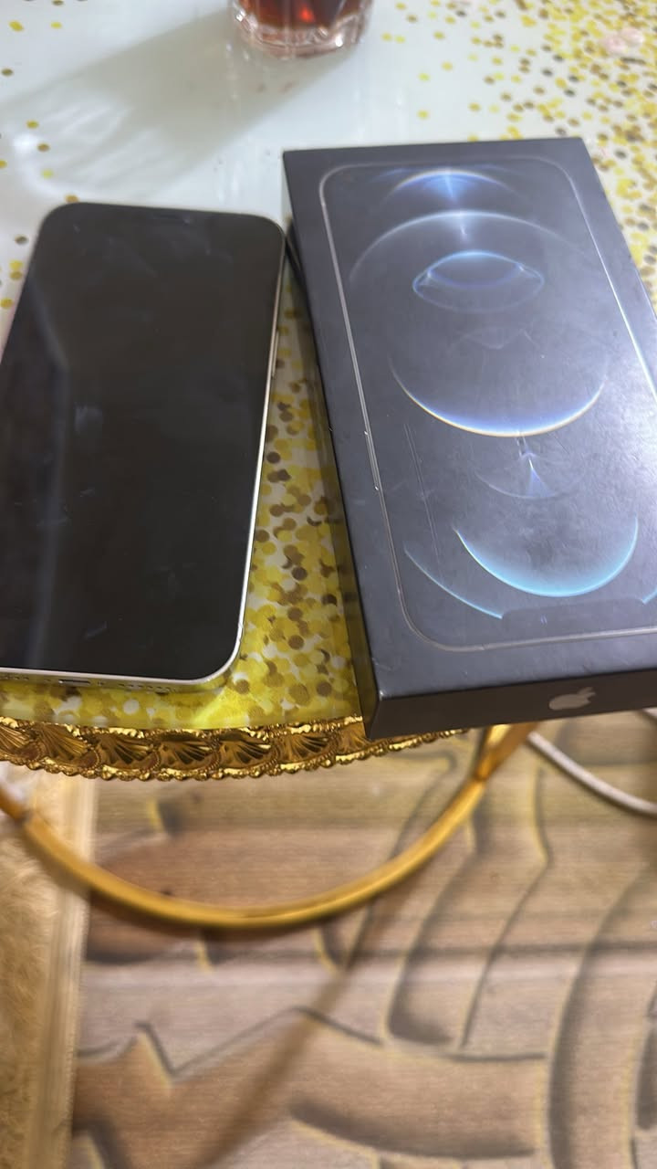 السلام عليكم
12 برو ماكس 
ذاكرة 128
بطارية 77
الجهاز وتر بروف 
الجهاز مشتري على يدي جديد ستخدام شخصي
شرق اوسط يعني جديد 
ويا الكارتون مالته 
الجهاز لا مفتوح 🔓 
ولا داخل صيانه 
كلشي شغال%100
السعر 450
متواجد على فيسبوك 
رقمي ***********
