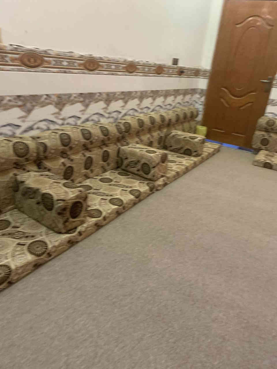 سلام عليكم ديوان 24متر كويتي درجه أولى مكاني الناصريه مركز ￼ شارع بغداد 400 وبي مجال الرقم ***********
