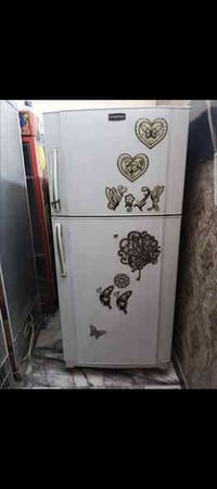 ثلاجه البيع حجم 22 مستخدم شي قليل اخو جديد تبريد وتجميد مكاني بغداد جم...