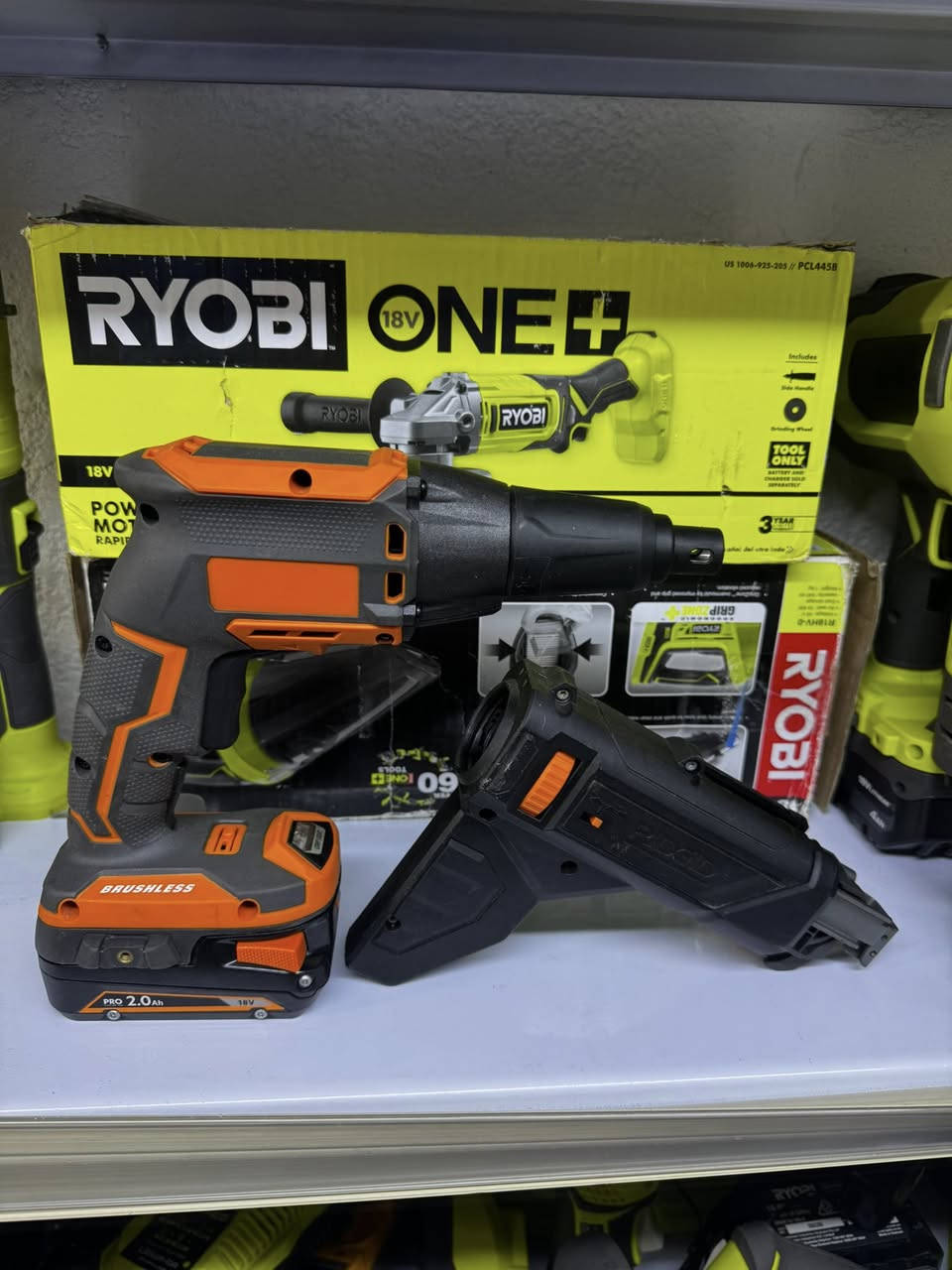 سلام عليكم اخوان
رجد + AEG كامل متوفر 
توصيل متوفر 
*********** واتساب
