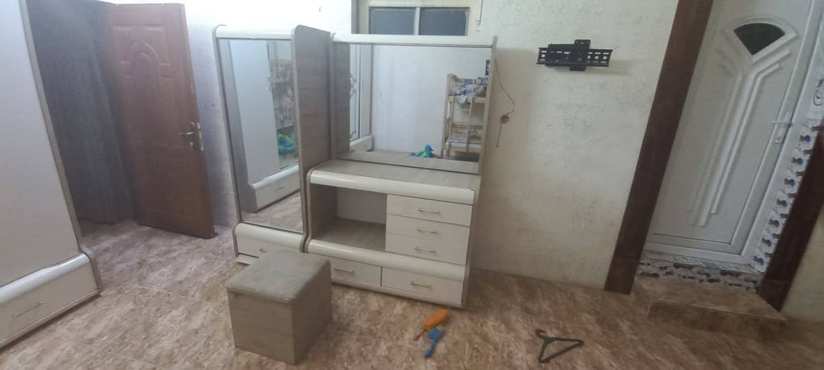 غرفه تركيه للبيع
اول شد أهلها 
السعر تعال خاص 
المكان الخالديه .. 
الاتصال ***********

