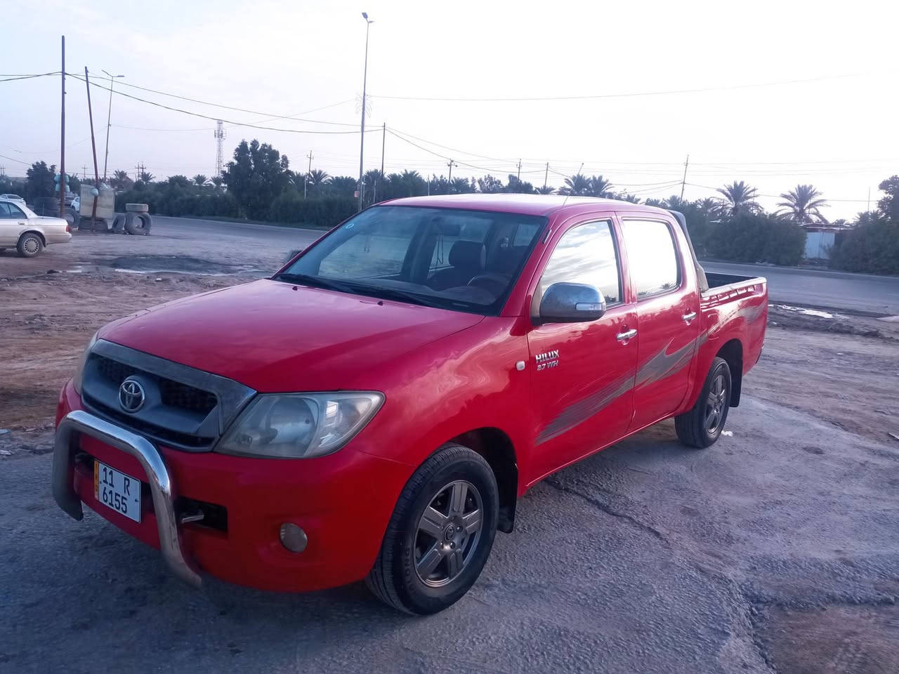 للبيع تويوتا هايلكس دبل قماره موديل 2011 بيه صبغ بدون ضربه بيه بارد كير عادي ***********,,***********
