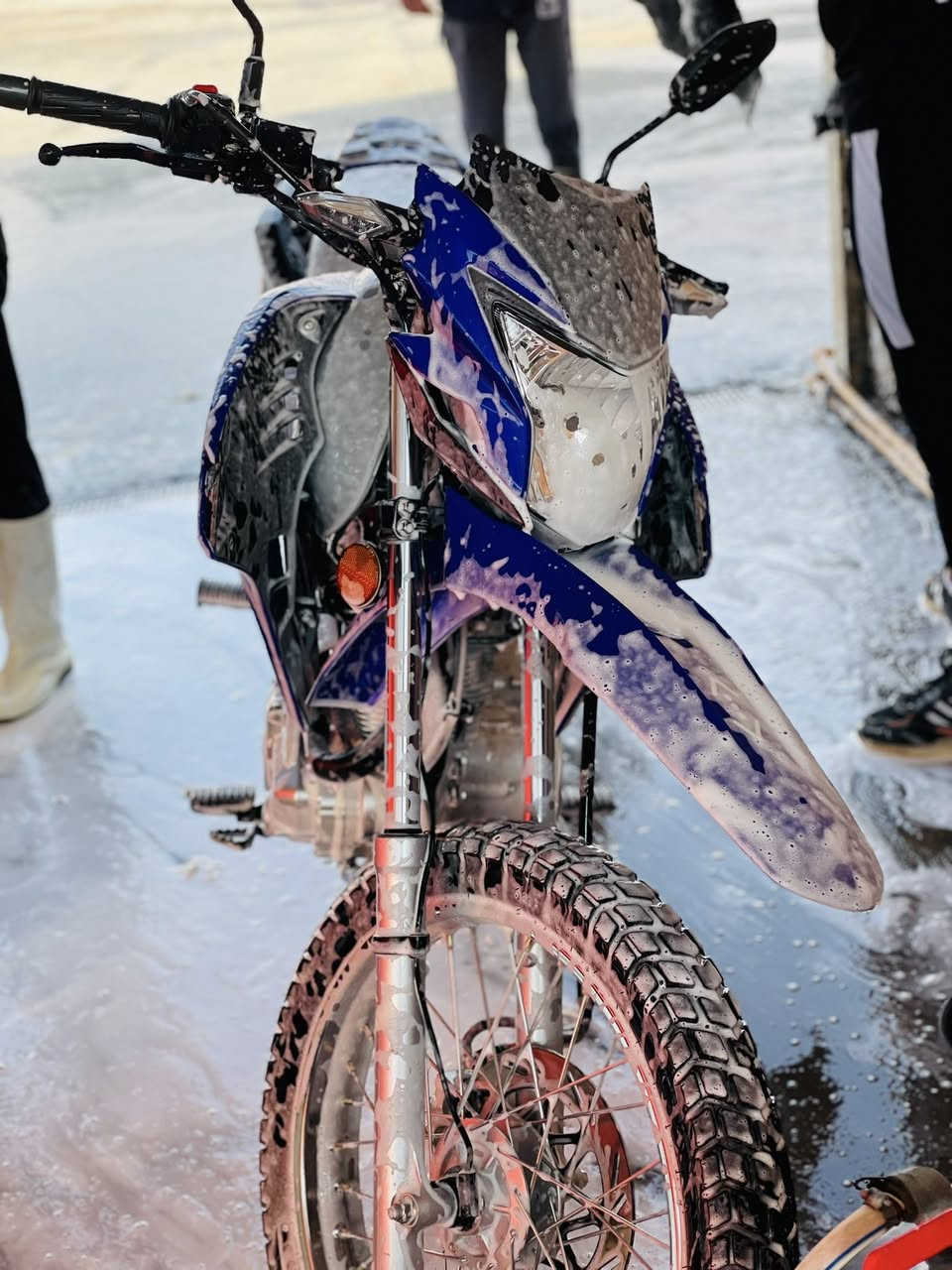 سلام عليكم موطور قفاز بعد جديد  مصله كثيرا من نشد سعره ع الخاص رقم موبايل ***********
