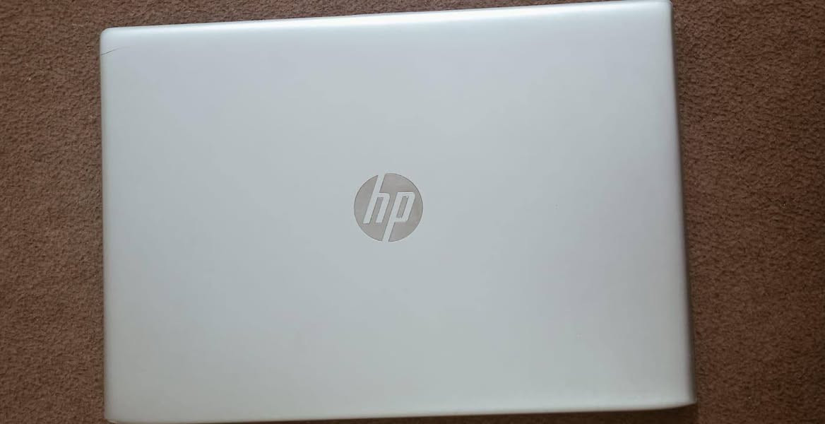 لابتوب للبيع hp ب300 الف 

✅ HP ProBook 640 G4
✅ معالج Intel Core i5 الجيل السابع
✅ رام 8GB DDR4 قابلة للتطوير
✅ هارد SSD سعة 256GB سريع وقابل للتطوير
✅الشاشة 15 إنج مناسبة للدراسة والعمل المكتبي للتواصل ***********
