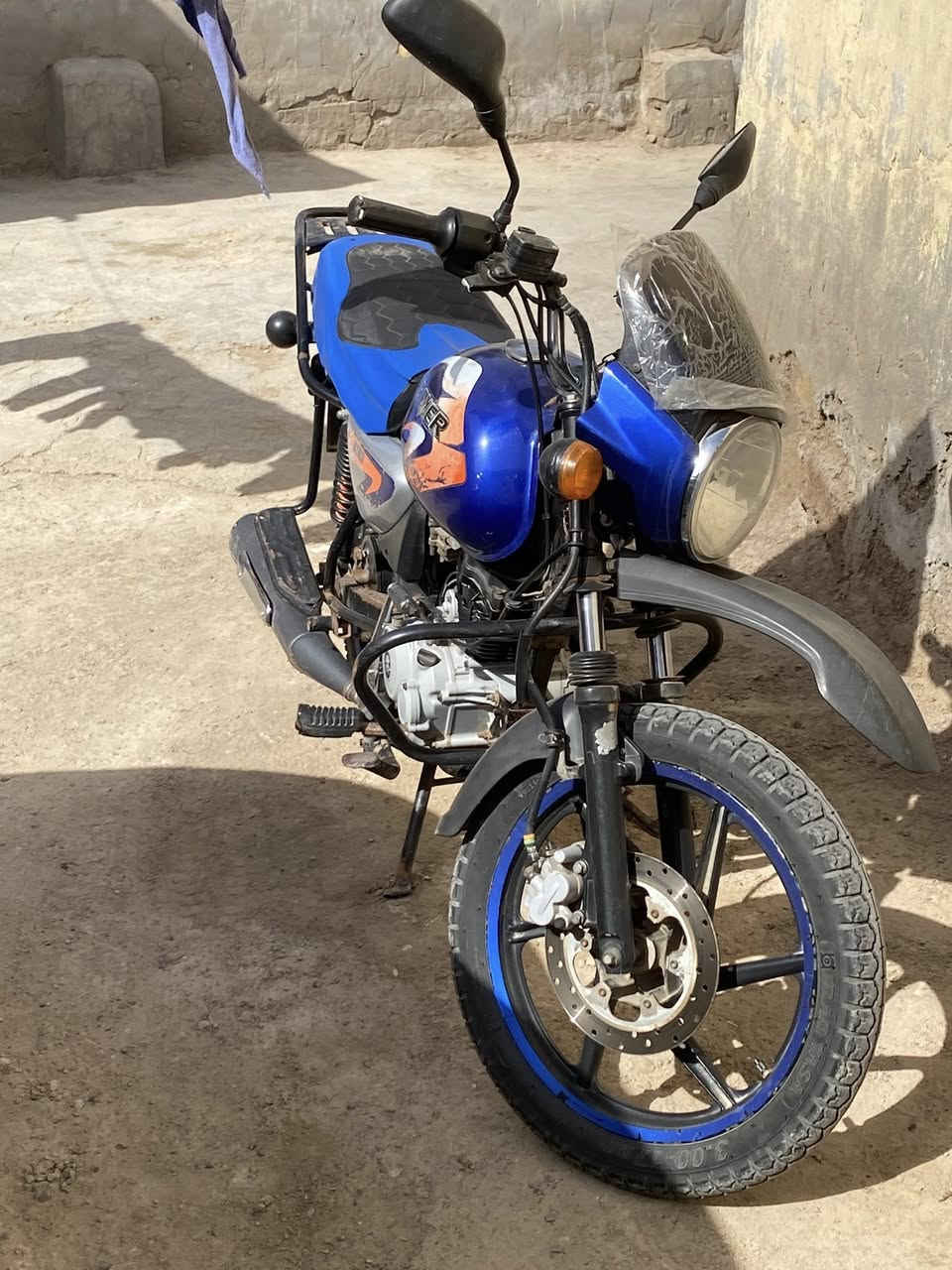 دراجه بوكسر موديل ١٩البيع صولي 
سعر مليون ١٠٠ وبيه مجل مكان ميسان قلعه صالح

***********
