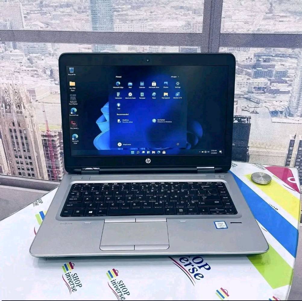 لابتوب بمواصفات ممتازة للدراسة والطباعة والتصميم والبحوث وجميع الأعمال المكتبية 
المواصفات
Cor i5 
الجيل السابع
الرام 8GB 
الهارد 256GB ssd 
حجم الشاشة 14.6
كارت الشاشه 4GB intel 
بطارية ليثيوم ممتازة 
نظافة الجهاز عالية جدا جدا 
🎁 الملحقات 
شاحن أصلي + حقيبة + ماوس  
السعر 190 الف دينار 
يتوفر توصيل لجميع محافظات العراق 
للتواصل على الخاص او على الواتساب
***********
***********