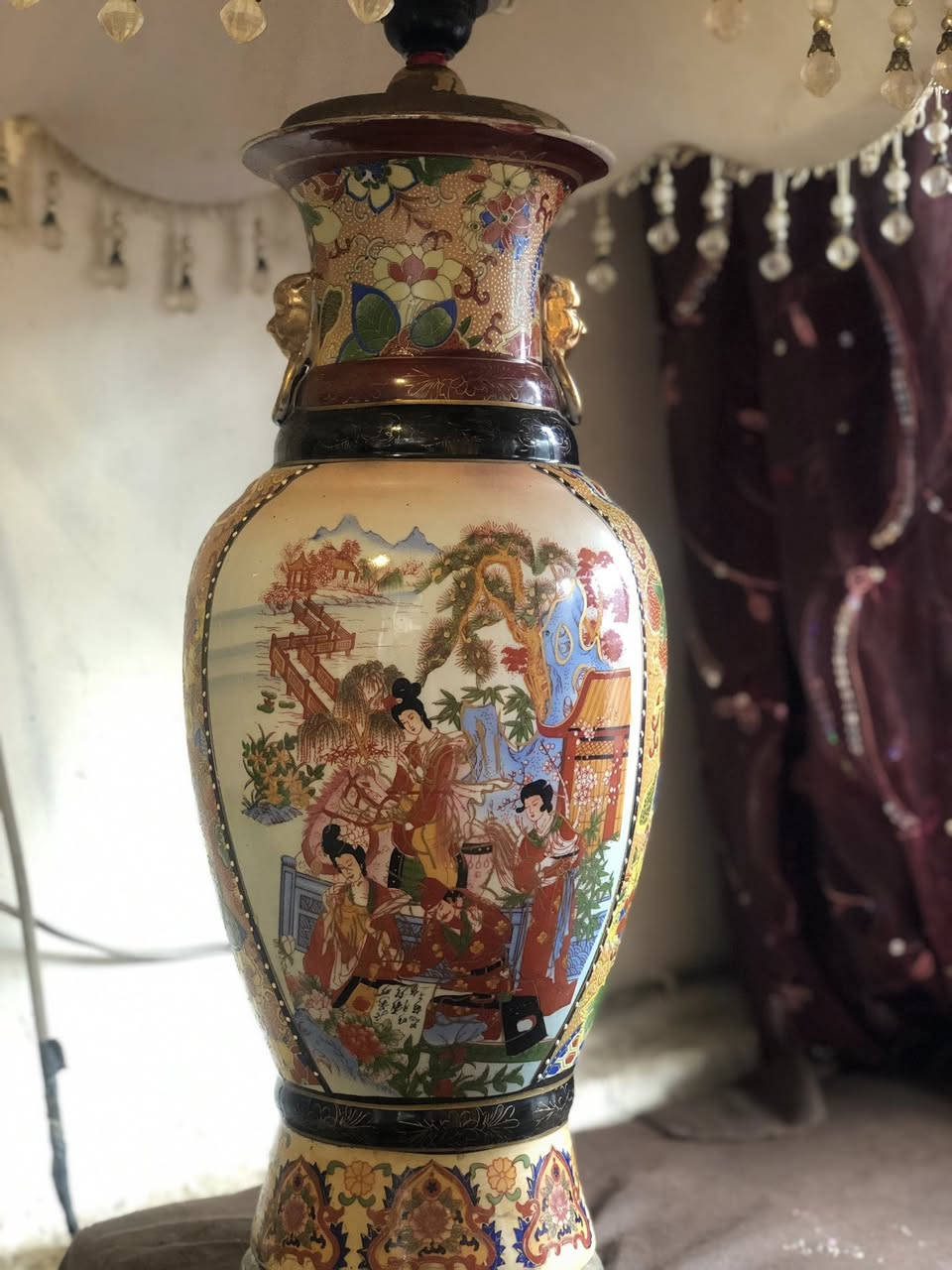 طقم تيبل لامب خزف قديم رسم يدوي نافر بالكامل مع قاعدة نحاس حجم كبير ارتفاع حوالي 85 سم شغالات فحص بحالة ممتازه للمعني فقط التواصل خاص او عالرقم 0796195550


**إذا كنت صاحب هذا الإعلان وتريد حذفه لأي سبب، رجاءا أرسل رسالة إلى الدعم الفني**