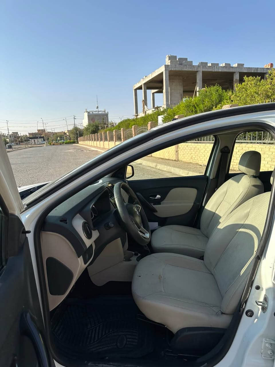 رينو سمبل
موديل 2020
بدون صبغ تعديل بارد واحد
ماشي 70 الف 
رقم سلمانيه 
سعر 88
***********
مكان السيارة كركوك كركوك, العراق
