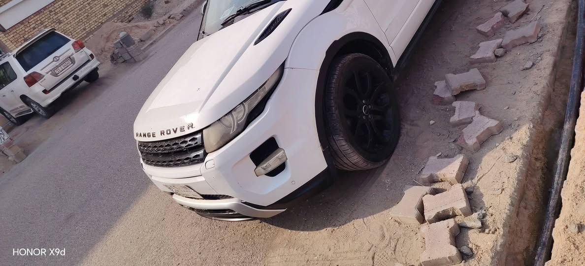 سلام عليكم
رانج ايفوك 2012
سبورت
فول مواصفات 
كلشي بالك بيها
ماشيه 147الف كيلو قابل لزياده
رقم مميز بغداد موجوده بلبصره
ضربته بلصندوق فقط الباب 
مكينه2000 تيربو
كير ومكينه كفاله 
بيع او مراوس 
***********
