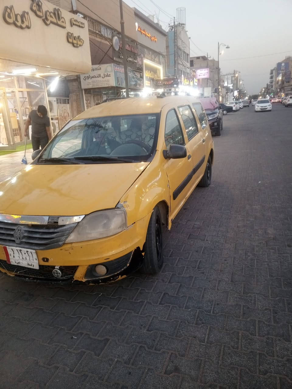 السلام عليكم رينو سبعه راكب لبيع سيارة مطلوبه لهيئه تقريبن 800الف سنويه صاقطه سياره حلوه مال شغل اني ابيع كوم حديد بس مشروطه من الصوليات المكان ديوانيه غماس سعر 25 شراي بي خير ويدلل ***********
