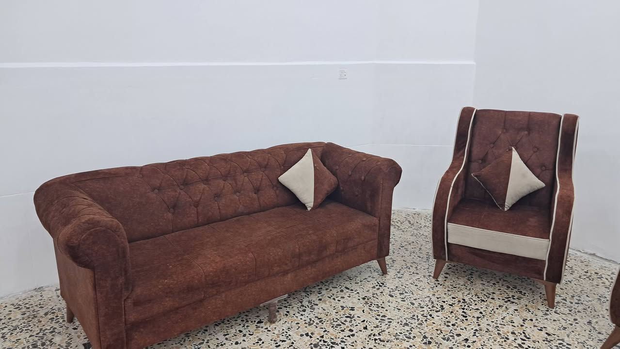 قنفات عدد 4 بحاله جيده سعر 200
***********
