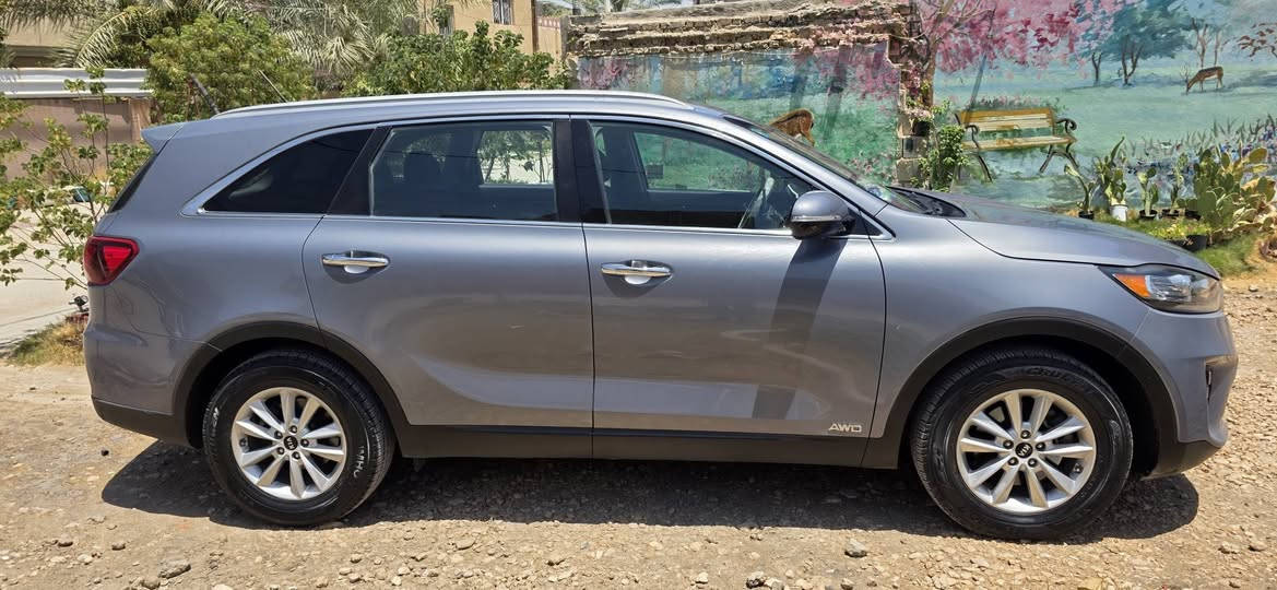 السلام عليكم
كيا سورنتو 2020
4 سلندر 2400cc
طبعا 4 ويل درايف 
رقم بغداد 
7راكب السياره
حادثهة فقط دعاميه اماميه
و بيهة ملاحضه بالباب الخلفيه جهة اليسار موضحة بالصور
صور الحادث موجود 
السياره ماشيه 
34000
بحاله الزيرو سياره جديدة جدا 
المواصفات 
رادار جانبي
تحكم ستيرن
شاشة كبيره تدعم الكار بلي و الاندرويد اوتو
٤ جامات كهرباء اوتو 
حساسات خلفيه +كامرة رجوع بلاديات
اشاير بالمري 
و باقي التفاصيل المعروفه
السعر عند الاتصال او المراسله واتساب 
سعر مناسب بالنسبه السياره جديدة 
***********
***********
