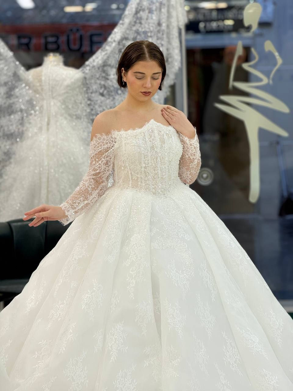 تألقي بفستان زفاف مصمم خصيصًا لك من أرقى الخامات والتصاميم الراقية. اكتشفي مجموعتنا المتميزة من فساتين الزفاف التي تجمع بين الأناقة والرقة والأصالة.
صممت بعناية فائقة من قبل أبرز المصممين في عالم الموضة، لتضفي لمسة من الجمال والفخامة على يومك الخاص.
‎اختاري التصميم الذي يعبر عن شخصيتك وأناقتك المتفردة. نوفر لك خيارات لا تُحصى من القصات والأقمشة الراقية لتكوني العروس الأكثر إشراقًا.
‎احجزي موعدك الآن واجعلي حفل زفافك حدثًا لا ينسى!


**إذا كنت صاحب هذا الإعلان وتريد حذفه لأي سبب، رجاءا أرسل رسالة إلى الدعم الفني**