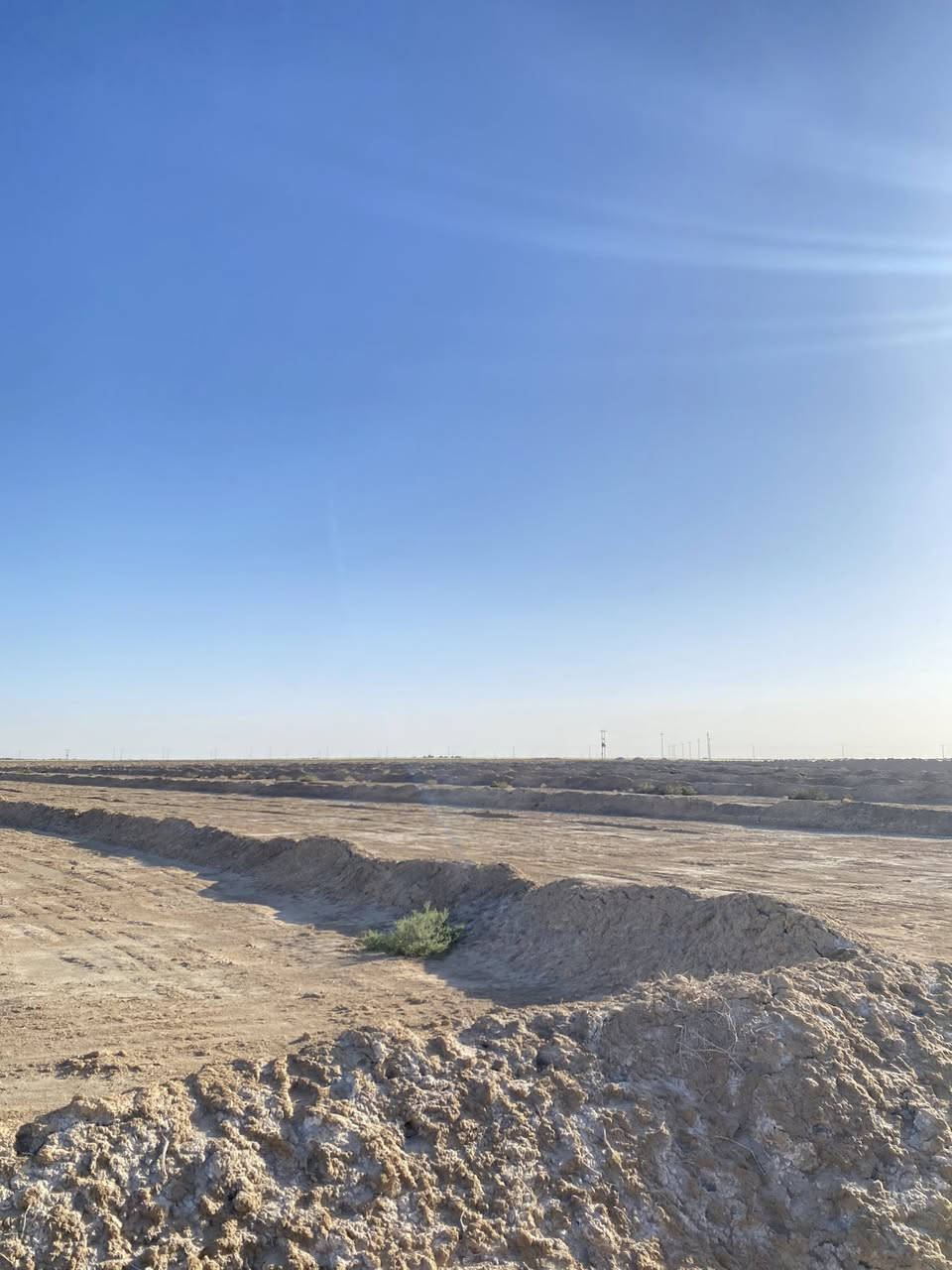 السلام عليكم ارض زراعية للبيع موقعه الرحاب

مساحته 320 دونم عقدها بسمي معدل منها 120 دونم 

بيه بير ومحوله كهرباء وبزل وهذه رقمي ***********
