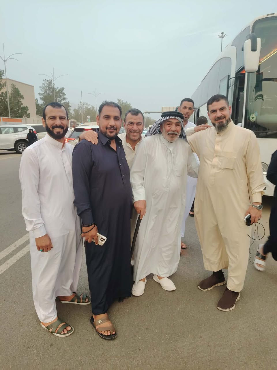 بفضل الله تعالى 
خرجت قوافل معتمري شركة الاخوين للحج والعمرة البر والطيران إلى مزارات مكة المكرمةعصر هذا اليوم الجمعة أول يوم عيد الفطر المبارك بعد ان قضينا صيام شهر رمضان كاملا والحمد لله نطمئن اهالي المعتمرين ان الكل بخير وصحة وسلامة 
الحاج عمر الهيتي ***********
الحاج مصطفى الهيتي ***********
