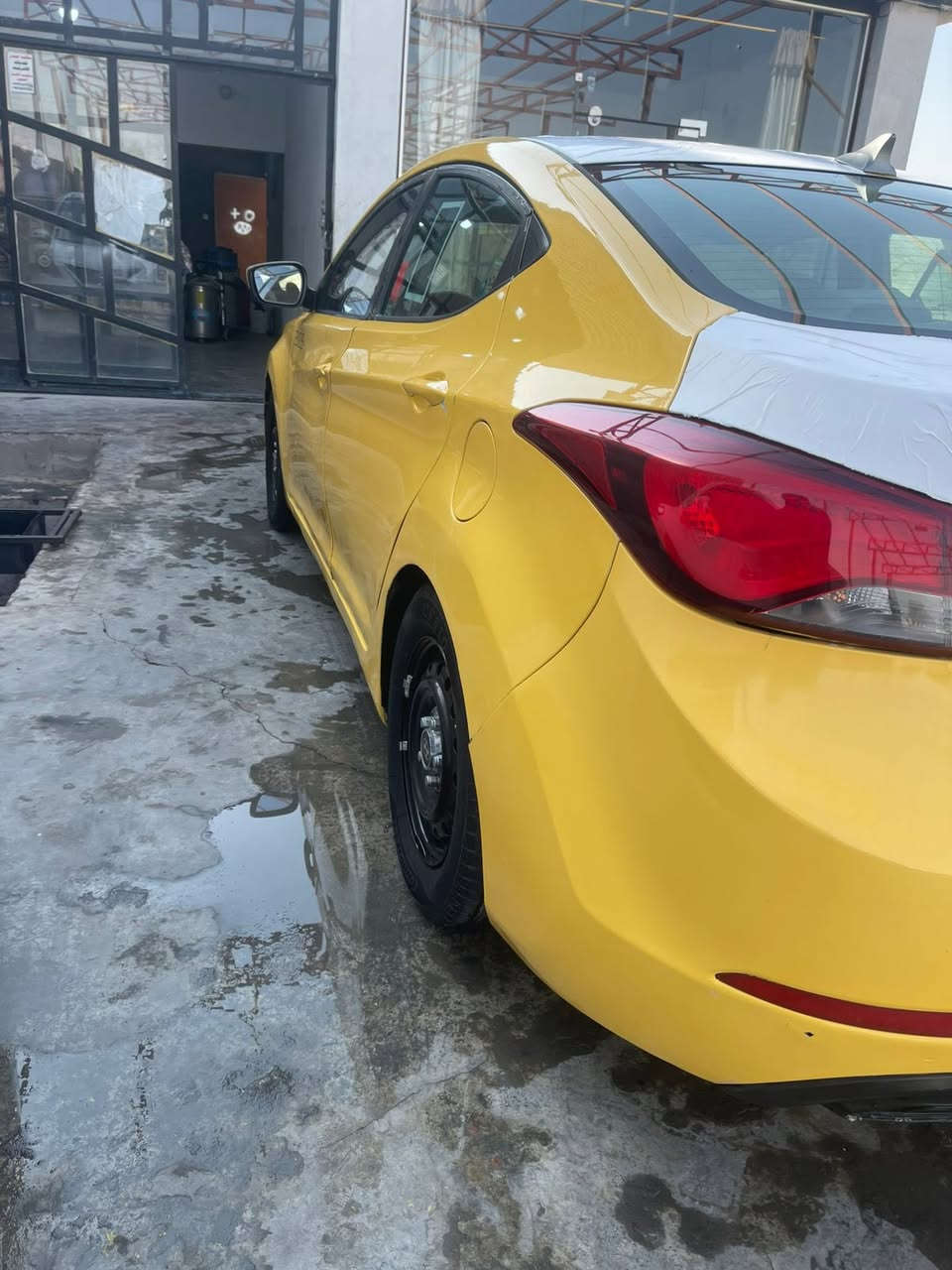 للبيع هونداي النترا 2015 وارد أمريكي سونار بيه   السعر 102 وبيه مجال حق الجيه 0774 179 5074
