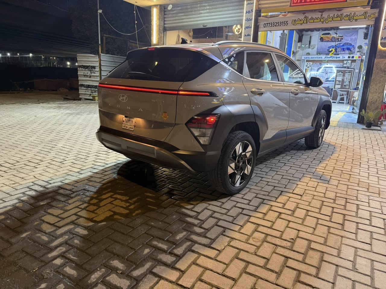 HYUNDAI KONA Limited2025 
🏁🏁🏁🏁🏁🏁🏁🏁🏁
⬜️◻️▫️⬜️◻️▫️⬜️
المسافة المقطوعة : 🚶13454km
حجم المحرك :  2.0 💪🏻
عدد الاسطوانات : ٤ سلندر
اللون : سمنتي 
🏁🏁🏁🏁🏁🏁🏁🏁🏁
⬜️◻️▫️⬜️◻️▫️⬜️
🚗🚗🚗🚗🚗🚗🚗
🚗🚗🚗🚗🚗🚗🚗
الإضافات :  ⚡
بانرواما 🚘
جلد ✅
تبريد قطعتين ❇️
بصمة 🫵
تشغيل عن بعد 👈🏻
نقطة عمياء 🧑🏻‍🦯‍➡️
سايد بريك بصمة 
وضعيات قيادة متعددة 
تحديد مسرب 🚧
ويل كب 🛞
شاشة تحكم لمس📺
اندرويد اوتو🤖
ابل كار بلاي🍏
خرائط 🗺️🧭
دخول ذكي🚪
والعديد من المواصفات الاخرى
العنوان : الوزيريه نزول جسر المالية 

 |الاستفسار   اتصال + وات ساب |  
✅*********** ✅
✅***********✅

صور الحادث مرفقه مع السونار

