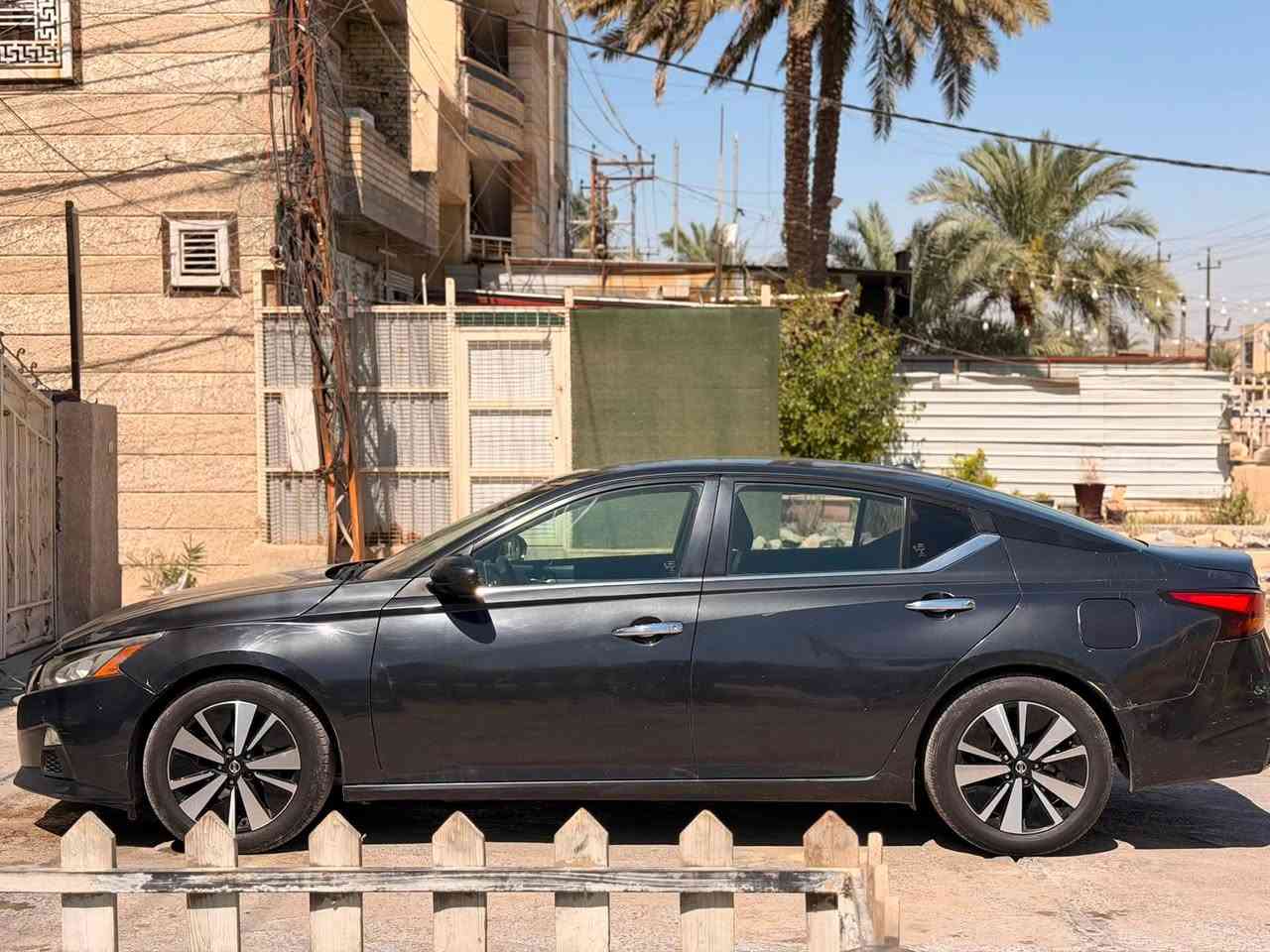 السلام عليكم 
نيسان التيما 2022 SV رقم بغداد الجديد 11 
حادث موضح بالصور 
محرك 2.5 EGR تنفس طبيعي 
مواصفات الالتيما معروفه شاشه carplay 
بصمه 
نقطه عمياء 
رادار
مانع اصطدام 
تشغيل عن بعد 
داخل اسود كشنات مخمل 
تبريد النيسان معروف ترايها كلش حلو وسياره سلسه 

بيها الجاملغ الوره معجون ومفطر لان مصلحه بدبي وتصليح دبي فاشل 
الصفحه مصبوغه اثر الحادث كدامكم والبنيد بي شويه صبغ يعني هم احسبه بنيد كامل 
بيها نقوصات كلش بسيطه
تفاصيل اكثر خاص او *********** 
اي استفسار اني بالخدمه 
السعر 125 و بيها مجال
