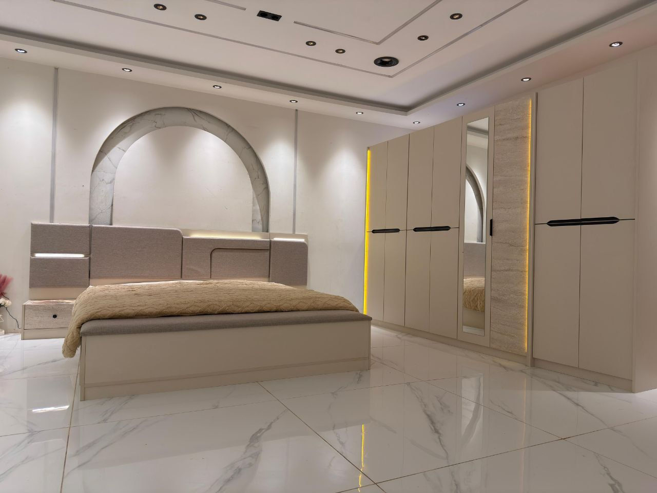 *موديل لوفين ☝🏻*                   

*10 قطع              كنتور3متر*

✅ السرير مخزن 
✅ الميز تواليت الضخم
🥇  
✅متكونه من ١٤ باب 
✅ برغي  حديد 
✅ قياسات ضخمه 
🥇 إناره بل كومديات 
🥇 إناره بل كنتور 
🥇 إناره في الميز تواليت 
🥇ابواب المنيوم 

*ملاحضة اضافة فاترينة*

السعر مليون و225  الف 

شد ونقل 
- بغداد مجاناآ
- ⁠اطراف 20 الف 
- ⁠محافظات 100  الف


**إذا كنت صاحب هذا الإعلان وتريد حذفه لأي سبب، رجاءا أرسل رسالة إلى الدعم الفني**