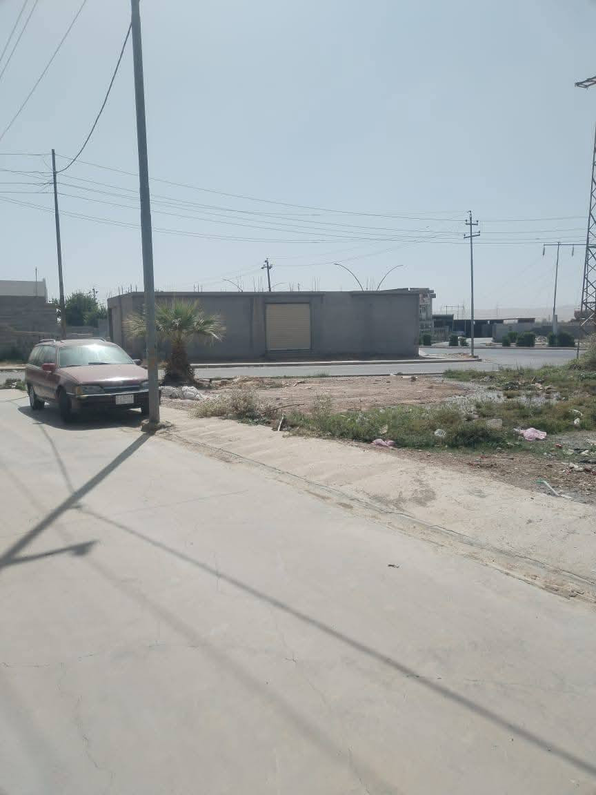 السلام عليكم
هيكلين للبيع مساحة الواحد 100متر الموقع بداية شارع المحكمة يمين بجوار غسل حمودي  السعر مناسب ع الخاص الرقم ***********
