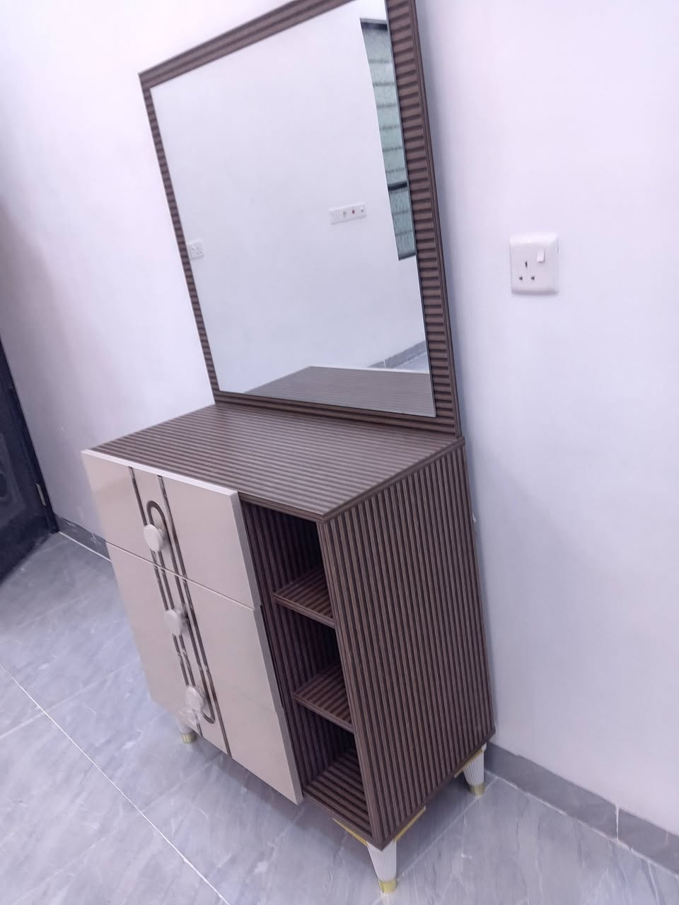 غرفة نوم تركي اصلي ما مستعمله 
السعر 700وبيها مجال
***********
***********
