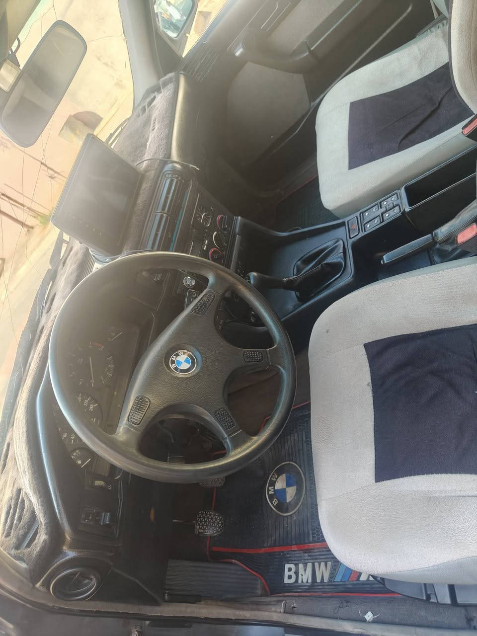 بيع مستعجل بيئم 520 محرك فل كير عادي
رقم أخضر موديل 88 سنوية بيضة

 السيارة تاكية على جهة اليسار كير ومحرك شرط

 تخم جديد شرط التحويل قفل مركزي 

تواير فوك النص طخم جديد 

#السعر 20 مجال قليل 

***********

***********

