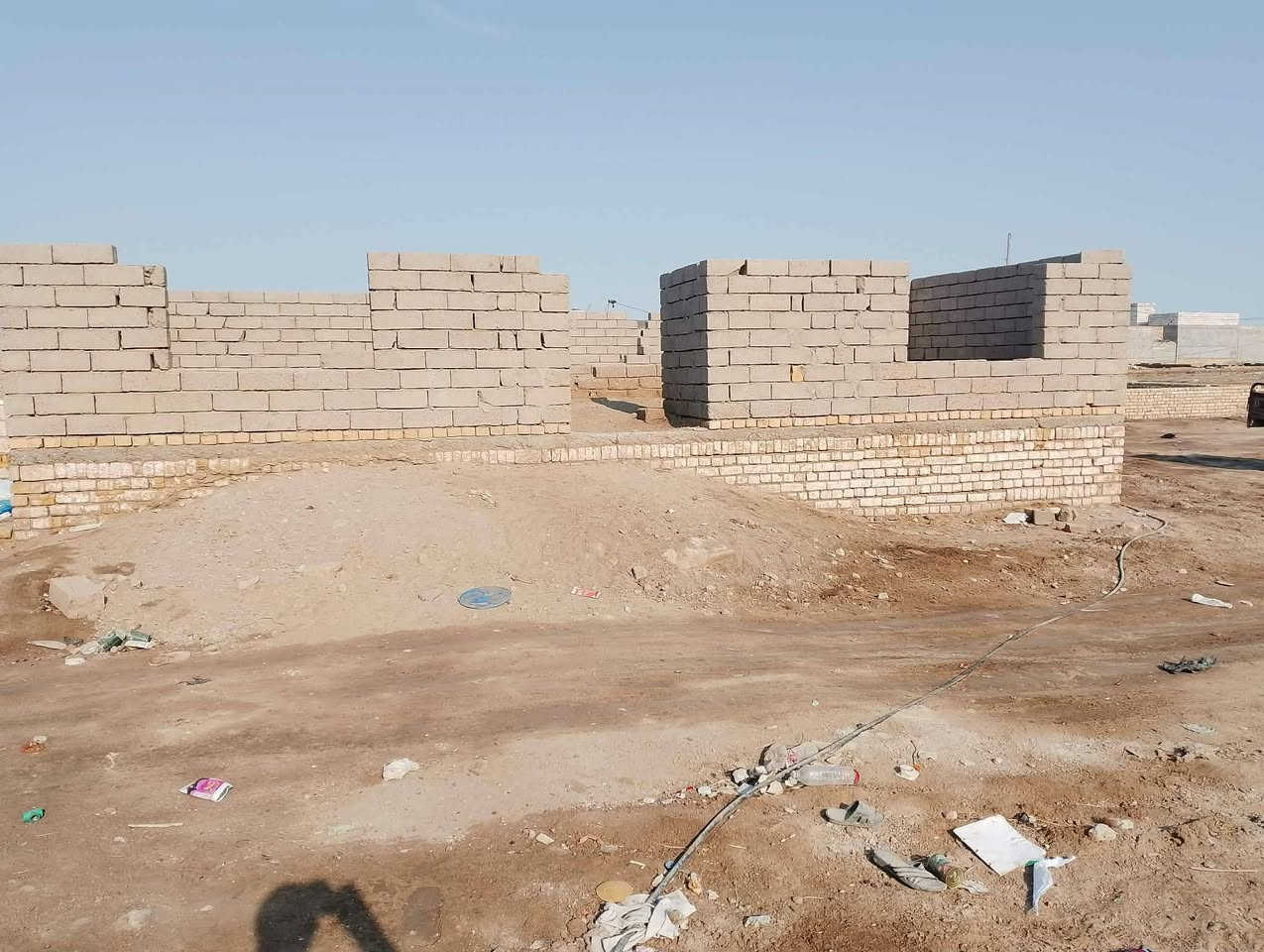 هيكل مثل ماواضح أمامكم
بل ناصريه الزدناويه شارع العصوم 

المساحه ١٠٠ متر  زراعي 

انا مكلف بل نشر راح احطلكم رقم الولد 

رقم الهاتف ***********
