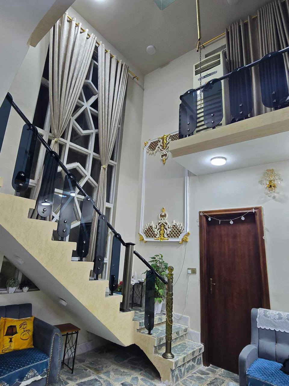 اعلام مكتب واثق المياحي  للعقار ***********
للبيع 
بيت في الهورة 200 متر طابقين بناء الطابق الاول غرفتين وهول ومطبخ واستقبال ومجموعتين صحية وحديقة 
الطابق الثاني غرفتين ومجموعة صحية 
للاستفسار التواصل مع ادارة المكتب
