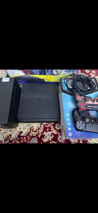 ‭‬
 � للبيع بلايستيشن 4 سلم 
✅ لا مفتوح
✅ لا مصلّح
✅ شغال 100%

📦 الملحقات:
✔️ يو بي إس
✔️ يد أصلية
✔️ يد تجاري
✔️ جميع الأسلاك

📍 الموقع: بغداد – حي العامل
💰 السعر: 400
📞 للتواصل خاص أو واتس أب 
***********
