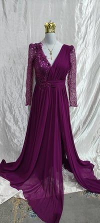 فستان فخم • مقاس 42-44 • توصيل جميع المحافظات