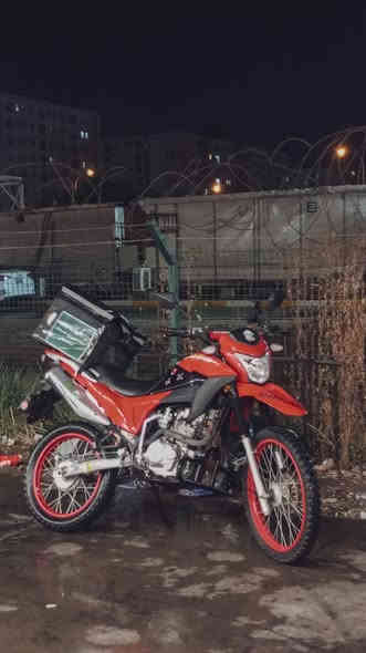 السلام عليكم.

لانسون قفاز مديل 2022 مخزن وطالع ب 2025 
دراجه ماشية 14 الف 
نضيفة كلش ومرتبة وخاف عليها ومعتني بيها دهن كلة لكمويلي دراجه مرتبة كلش سنوية بأسمي 
بيها ملاحضه بسيطه الدرع مالتها معوج وهاهية كفالة من تاير ل تاير.
راديها ب مليونين وبيها مجال 

للتواصل ***********
