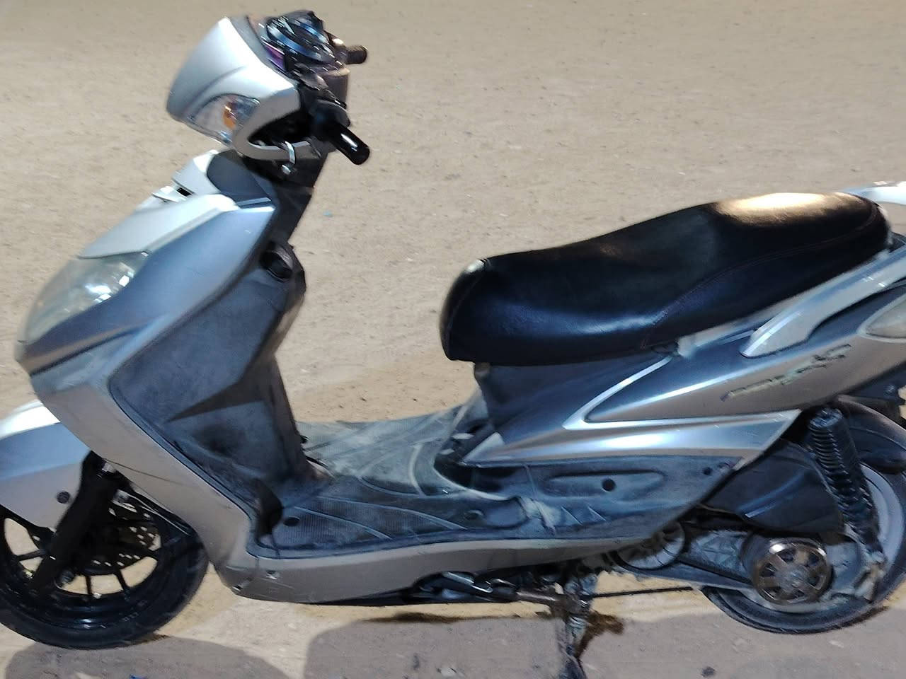 سكنس فحل ياباني للبيع دراجه بيه تزويده ويل امامي موديل 2009 دراجه تخبل يرادله شويه ترتيب قيم وخذ الدراجه حلوه نهضه مشي خير من الله ***********
