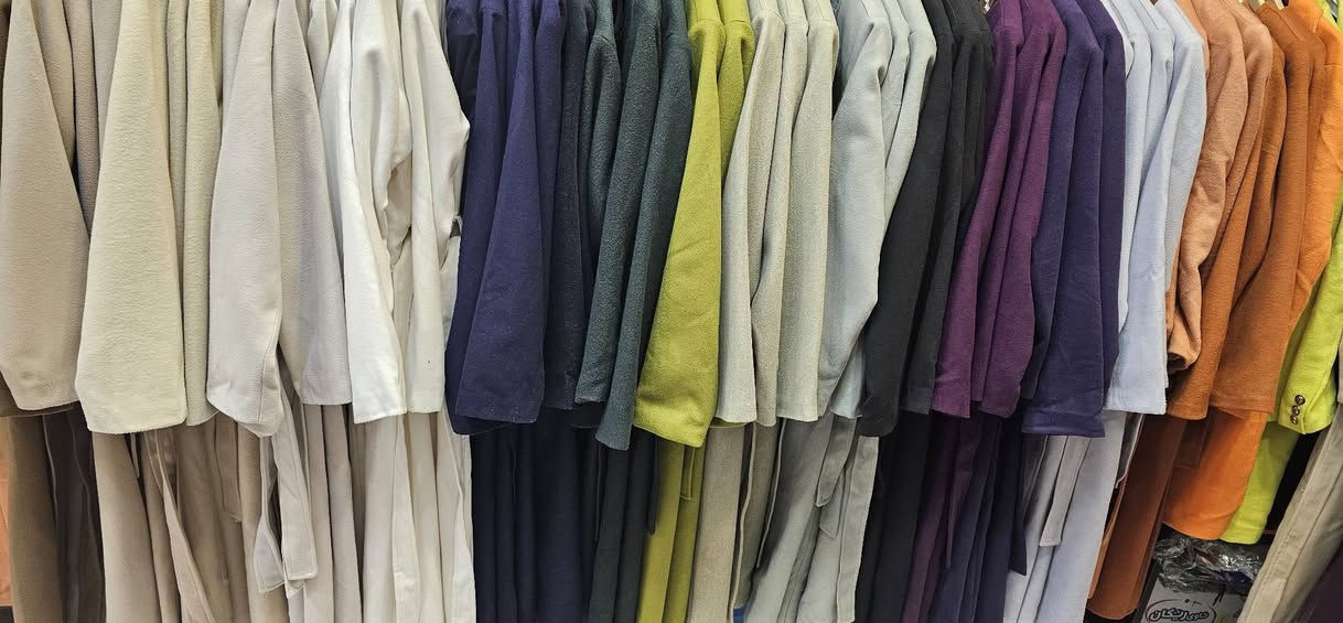 ڕیکۆتی ئافرەتان و گەنجانم هەیە بە ڕەنگی زۆر تایبەت هەمووی خوار نرخی خۆیان ئەفرۆشم بەیەکەوە لە سلێمانیم  ***********
