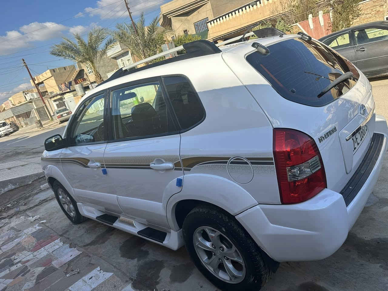 السلام عليكم
توكسان 2009 خليجي ابيض ثلجي
بيها نص باب السائق صبغ شرط الفحص
رقم اربيل اوربي 
سنويه 2028
هزه وبراد 2026
مكينه 2000 دوش شرط بدون عيب
ماشية 200
كير شرط بدون عيب
كامره خلفيه دواره
شاشه ابل كار بلي
حساسات
ويل كروم + تخم تاير
صدر + حداديه+ تبريد+ تدفئه + كهربائيات
كلشي شغال بيها وبلخير عل ياخذها
سعر (111) وبيها مجال بسيط
مكان السياره تكريت
للاستفساره الاتصال(***********)
