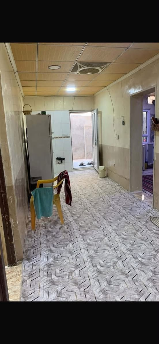 📍 الموقع: أوباره – قريب من ساحة الطوبة
🏠 للبيع: بيت ركن مميز
▪️ المساحة: 350 متر
▪️ نوع الأرض: كاع (دور حكومي)

🔹 التفاصيل:
• استقبال
• غرفتين نوم
• هول
• كليدور
• مطبخ
• حمامات وصحيات
• حوش كبير

🛍️ مميزات إضافية:
• محل تجاري ضمن البيت
• قطعة أرض خلفية بمساحة 100 متر
(مُنشأ لها أساس وجاهزة للبناء – تابعة للبيت)

💥 موقع ممتاز – يصلح للسكن والاستثمار

السعر 45 و بي مجال

📞 للتواصل: ***********
