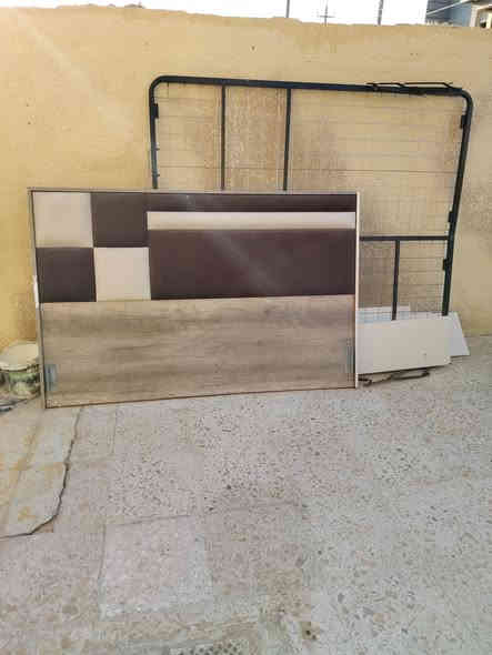 السلام عليكم. للبيع جربايه نفرين تركيه مع ميز تواليت خشب صاج رايدهن اثنينهن ب80 الف وبيهن مجال مكاني الرمادي 5 كيلو وللاتصال ***********
