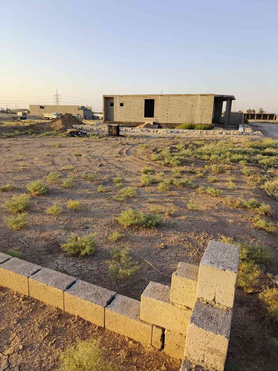 سلام عليكم قطعه ارض للبيع مساحه القطعه 500 متر نزال 20 متر ول وجه 25 متر مكان القطعه زنكوره قرب مدرسه الخوارزمي الأهليه سعر القطعه 16 مليون وبيها مجال 
رقم الهاتف ***********
