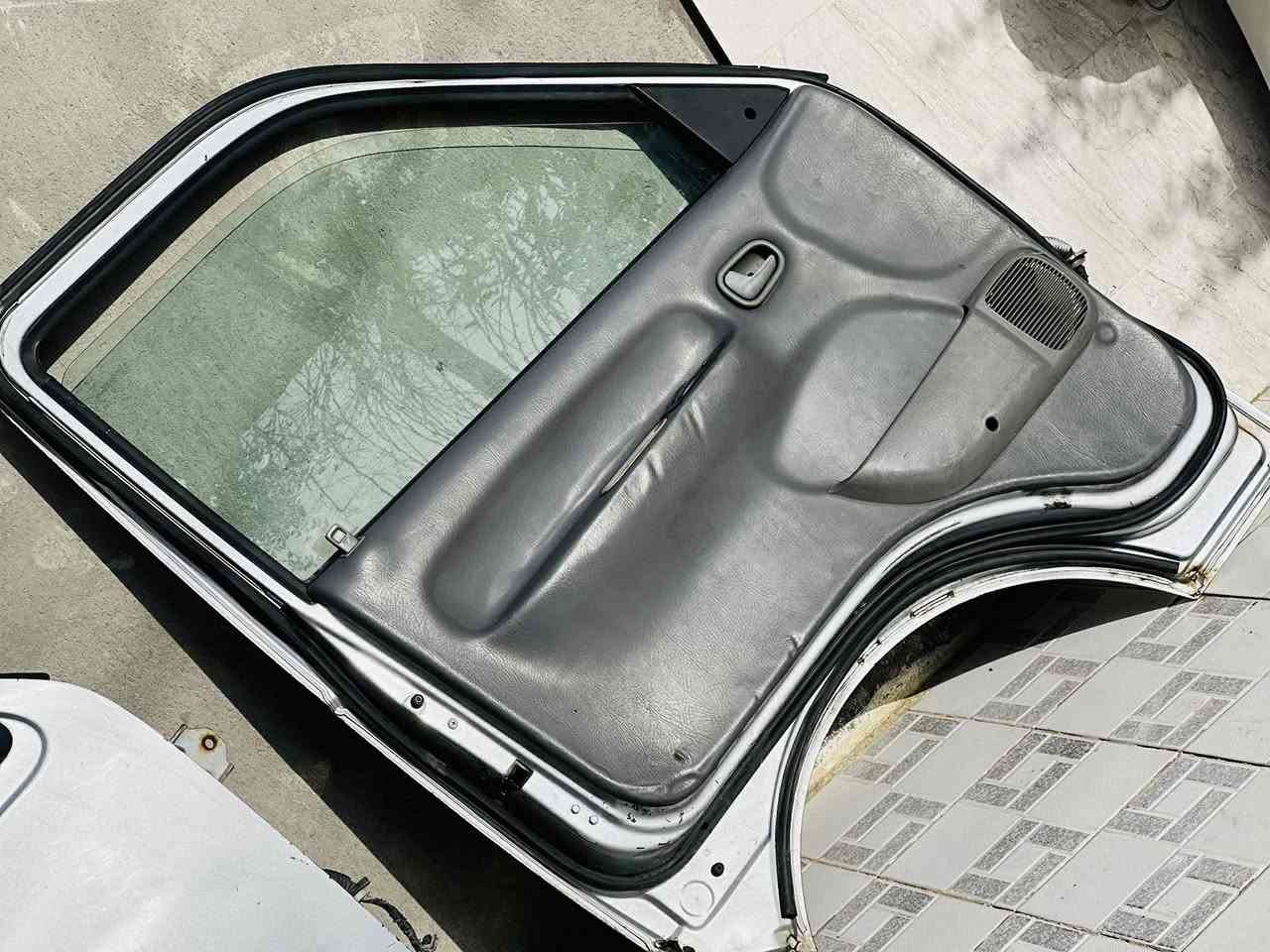 بابين بريجو كصه اليمين و اليسار 
نضاف مقفلات كاملات جام بطاين ضفاير مري لاستيك الشركة 
***********
